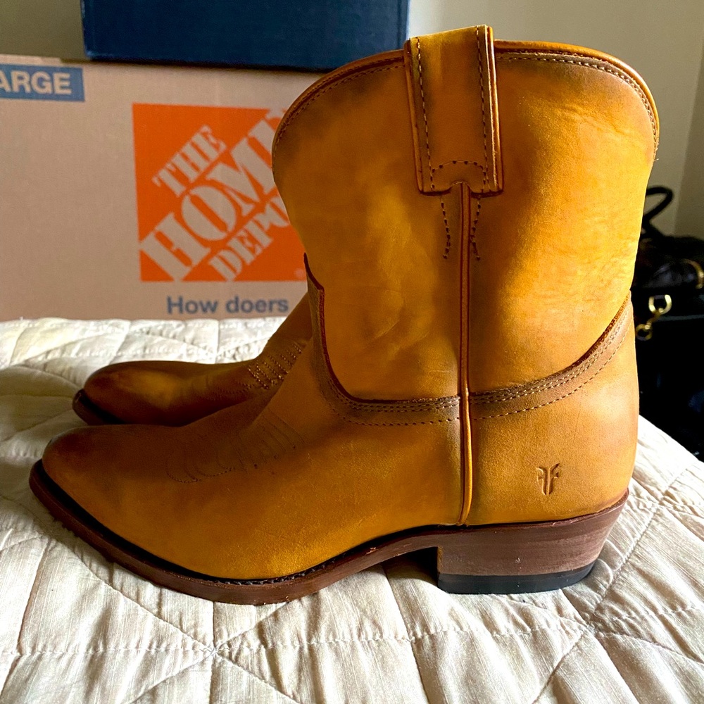 NWOT FRYE BILLIE WESTERN BOOTS